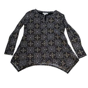 Skye's the Limit Women's Medium Asymmetric Geometric Handkerchief Hem Top